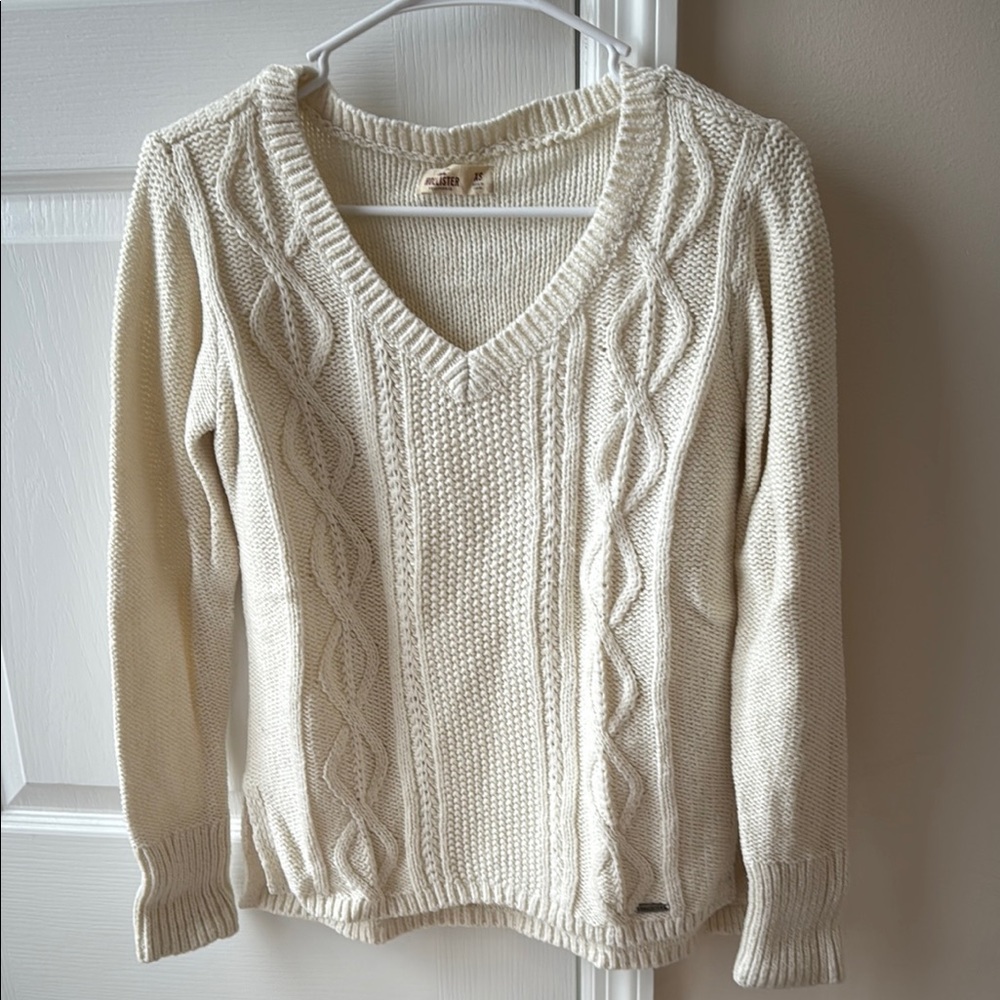 Hollister Cream V-Neck Cable Knit Sweater